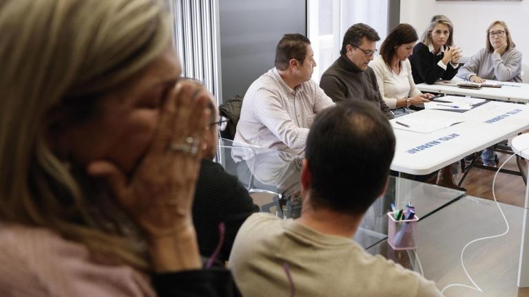 Vecinos de Alfafar piden la dimisión del alcalde y su equipo por «abandonar al pueblo» en un pleno de gran tensión