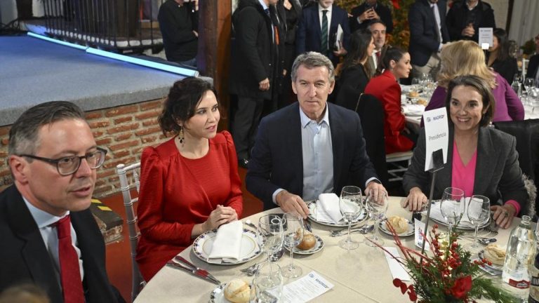 El PP felicita la Navidad pidiendo ‘sutilmente’ la dimisión de Sánchez