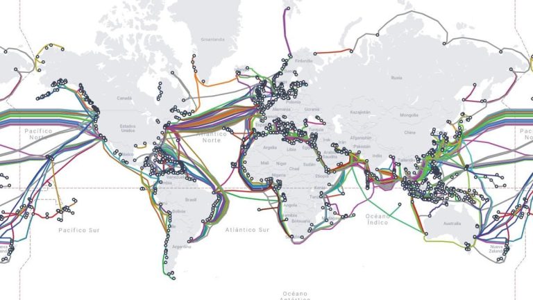 Finlandia detiene a un petrolero para investigarlo por los daños a cables submarinos en el Báltico