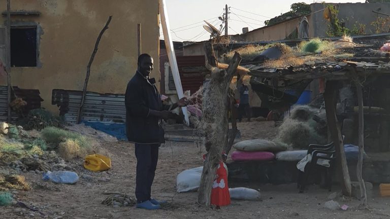 De librar la muerte en el mar a procesos burocráticos interminables: las historias de los senegaleses que viven en Asturias