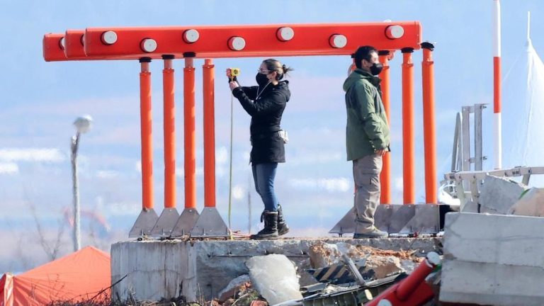 La Policía surcoreana registra el aeropuerto de Muan y la oficina de Jeju Air para investigar el accidente de avión