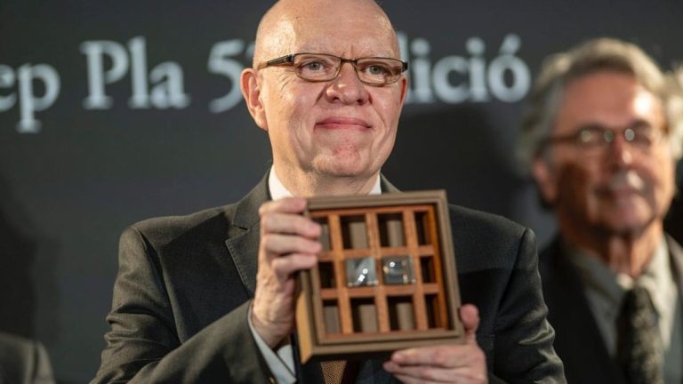 El argentino Jorge Fernández Díaz gana el 81 Premio Nadal con ‘El secreto de Marcial’