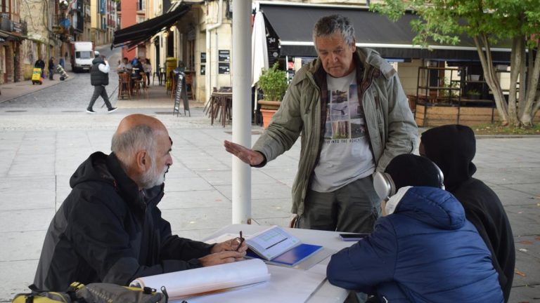 El último apoyo de los migrantes de la ruta canaria que buscan llegar a Francia: “La fronteras solo sirven para defender privilegios”