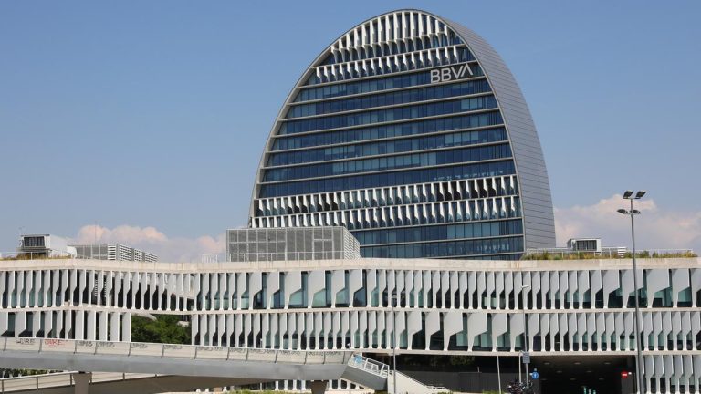 BBVA cambia la oferta por el Sabadell y la aceptará si controla más de la mitad de los derechos de voto efectivos