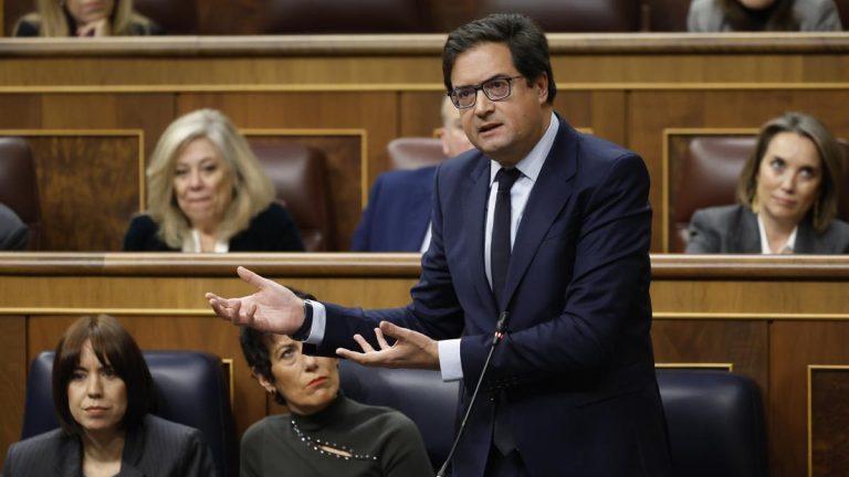 Óscar López, sobre Muface: “Estamos metiendo 1.000 millones de euros más de todos los ciudadanos para financiar el seguro privado de un millón y medio”