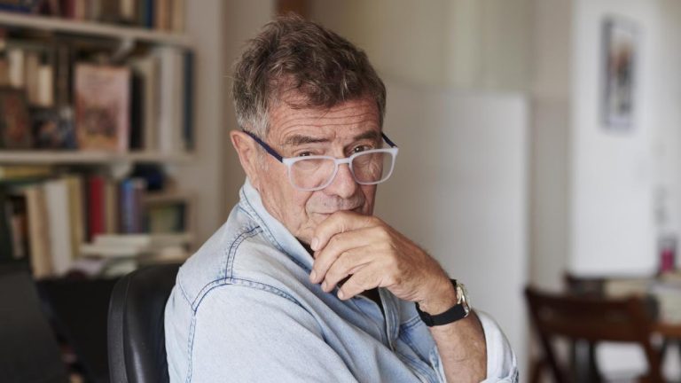 Guillermo Saccomanno, premio Alfaguara 2025: “Los crímenes hablan de una sociedad más de lo que imaginamos”