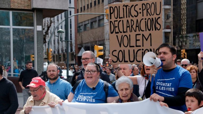 Centenares de personas protestan en nueve ciudades catalanas contra el «caos» en Rodalies: «La paciencia se ha acabado»