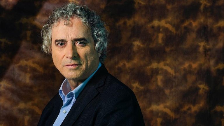Ildefonso Falcones, escritor superventas: “Las democracias están fracasando, y eso nos lleva a una situación caótica y terrible”