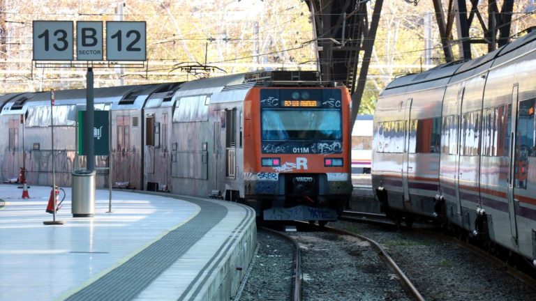 Trenes suprimidos y retrasos a primera hora en Catalunya pese a la desconvocatoria de la huelga