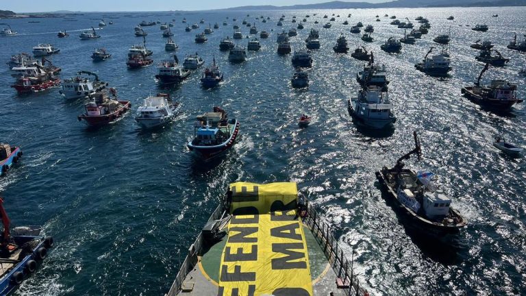 Más de 500 barcos y «miles de personas» por tierra para la primera gran protesta tras la luz verde de la Xunta a Altri