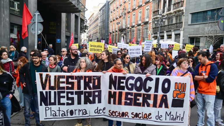 Decenas de colectivos se manifiestan en Madrid en defensa de los servicios públicos: “Son la mejor herramienta para asegurar la redistribución de la riqueza”