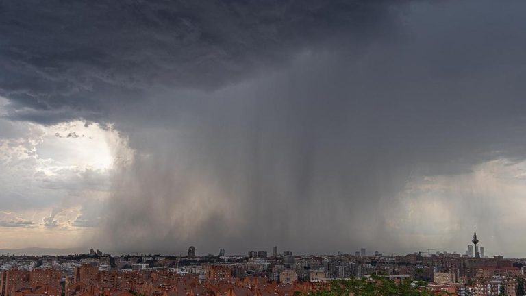 El puente de mayo llega con tormenta y lluvia en la Comunidad de Madrid