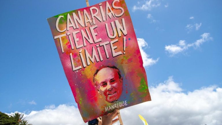 Canarias exige en las calles el fin del turismo masivo y la destrucción del territorio: »No somos un parque temático»