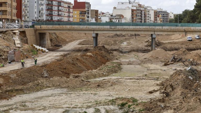 Pradas aporta un vídeo del Ayuntamiento de Paiporta para asegurar a la jueza que era «imposible» prevenir la DANA