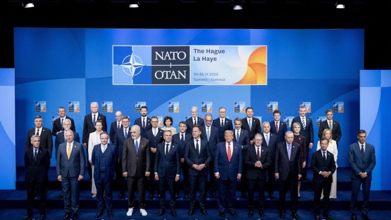 No, a Sánchez no le han apartado en la OTAN, aunque en ningún momento ha coincidido con Trump