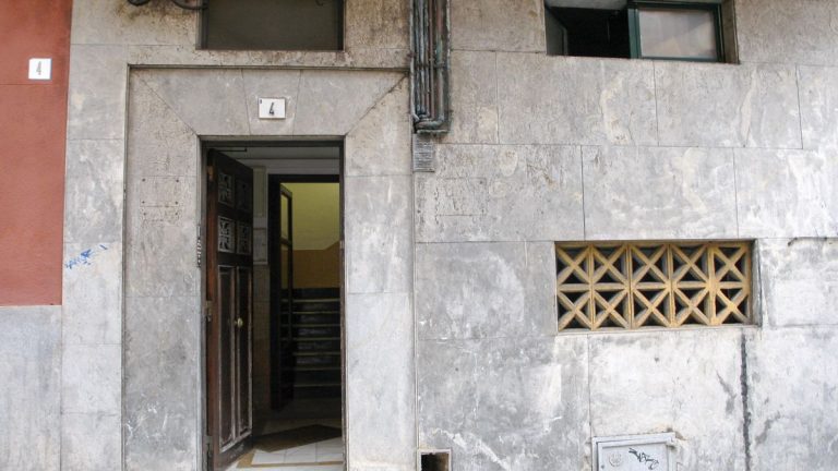 La Policía Nacional investiga un posible caso de violencia machista tras hallar restos humanos en un piso en Gijón