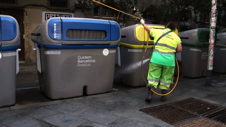 Muere una trabajadora del servicio de limpieza municipal en plena ola de calor en Barcelona