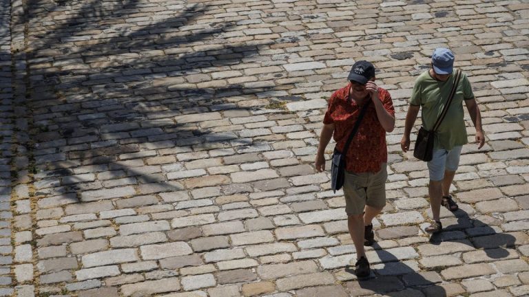 Las temperaturas no tocan techo: medio país estará por encima de los 34 grados y la Aemet vuelve a activar avisos