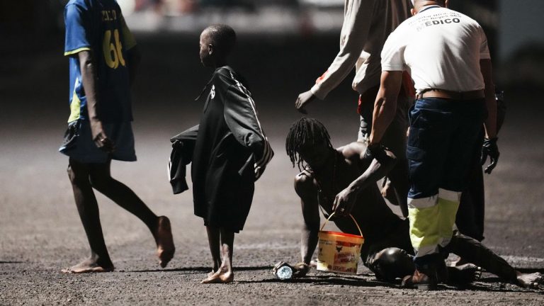 El Gobierno se acerca a un acuerdo con Canarias para hacerse cargo de mil menores refugiados y cumplir la sentencia del Supremo