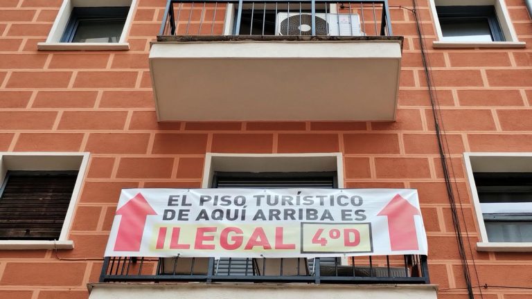 Consumo notifica a Almeida la dirección postal de 3.500 pisos turísticos ilegales para que sancione a sus propietarios