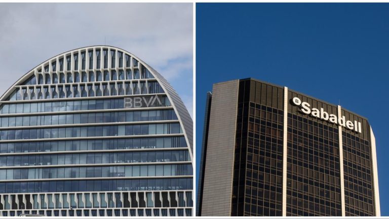 El Gobierno aprueba la OPA de BBVA por Sabadell pero sin fusión entre los bancos durante tres años