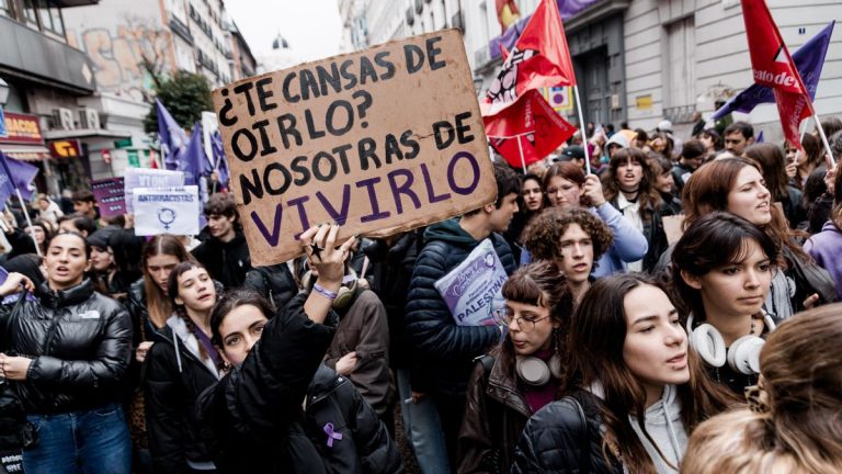 «Es un invento ideológico»: aumenta el negacionismo de la violencia de género entre la juventud española
