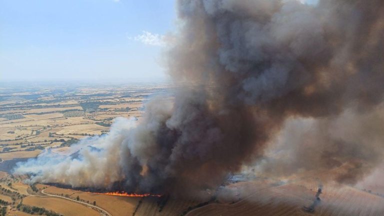Un incendio en Lleida quema más de 200 hectáreas y obliga a confinar el municipio de Cervera