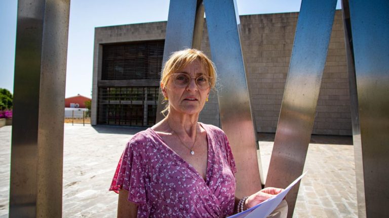 Encarna gana al ‘banco malo’ y paraliza su desahucio: «Con casi 70 años he pensado en encadenarme a la puerta de casa»
