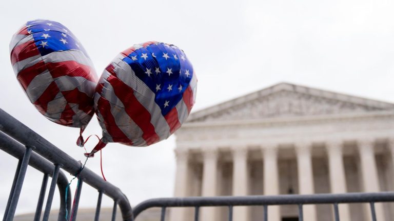 La mayoría conservadora del Supremo permite parcialmente el veto de Trump a la nacionalidad por nacimiento de ‘sin papeles’