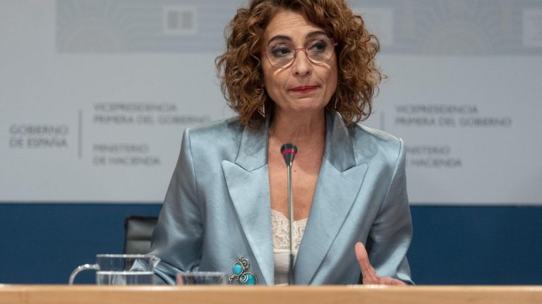 El número de deudores en la lista de morosos de Hacienda cae un 1,4% pero la deuda sube a 16.138 millones