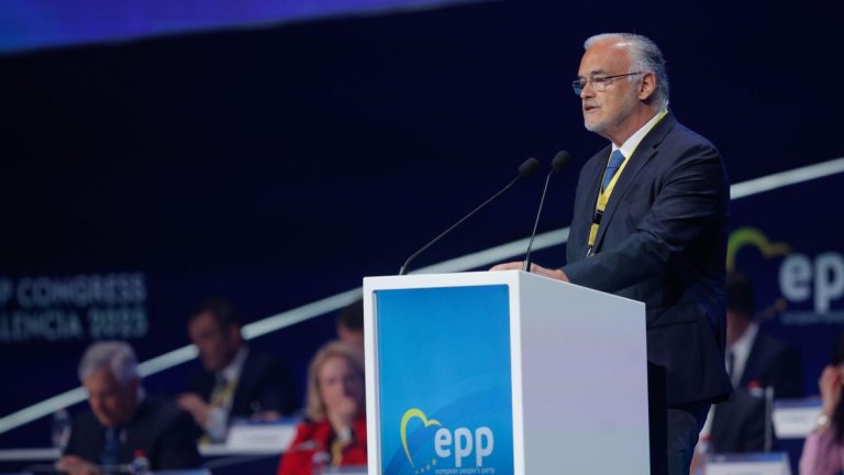 El PP rechaza la comparecencia de las víctimas de la DANA en el Parlamento Europeo, que se retrasa otro mes