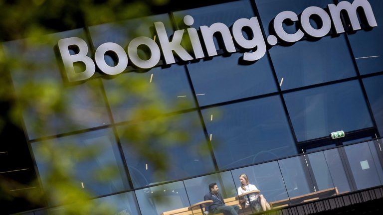 Booking elimina más de 4.000 anuncios ilegales de pisos turísticos tras una petición de Consumo