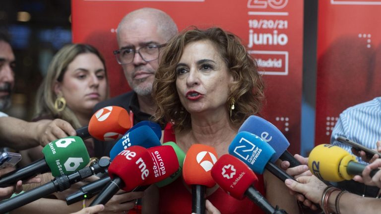 María Jesús Montero promete “abrir puertas y ventanas” contra la corrupción: “No va a haber un rincón sin luz”