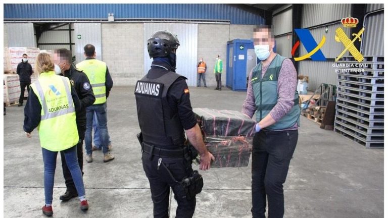 Vigilancia Aduanera detiene a su número dos en Catalunya a unos días de su jubilación