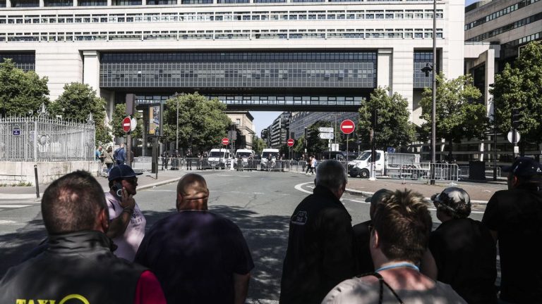 Una oleada de suicidios en un departamento del Ministerio de Economía sacude Francia