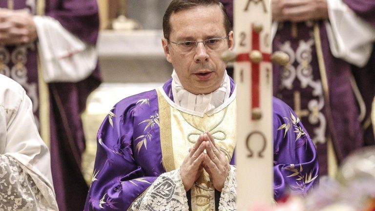 El Opus Dei pide que su ‘número dos’ dé su «versión de los hechos» tras ser acusado de trata por la Justicia argentina