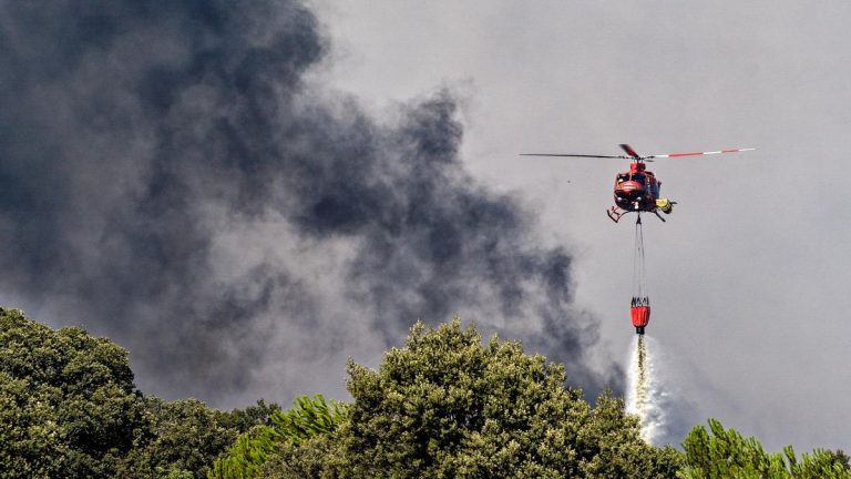 Incendio en Navaluenga, Ávila: extrema preocupación por las llamas que obligan a desalojar una urbanización