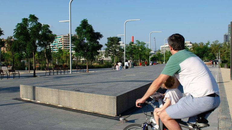 La fuente de Glòries de Barcelona o cuando los niños desafían lo que pensaron los arquitectos