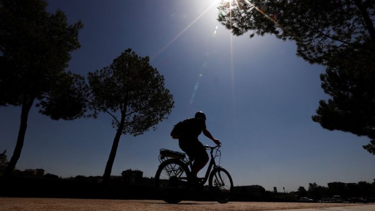 Las temperaturas comienzan a dar un leve respiro en Madrid: solo se queda el sur en alerta amarilla