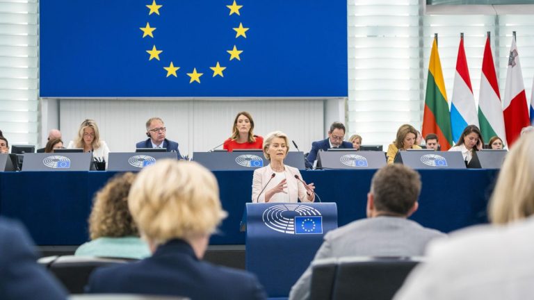 La amenaza a la agenda verde, el flirteo con los ultras y los presupuestos tensan la ‘mayoría Von der Leyen’ en la UE