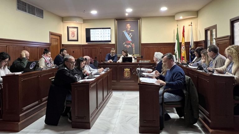 Un juez investiga a concejales del PSOE y funcionarios de Espartinas y suma 13 imputados por contratos irregulares