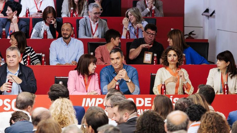 Sánchez improvisa un acto con mujeres del PSOE la víspera del comité federal