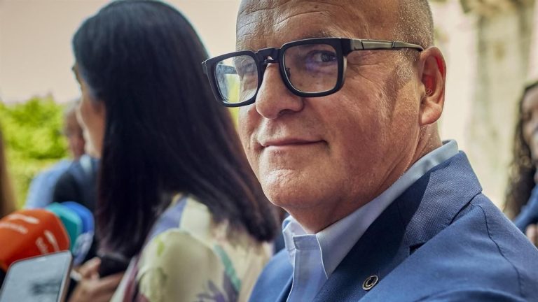 El PP cuela en la foto con la princesa Leonor al condenado por un delito contra la seguridad vial, Manuel Baltar