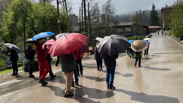 La Generalitat envía una alerta a todos los móviles de Catalunya ante las fuertes lluvias de la tarde del sábado