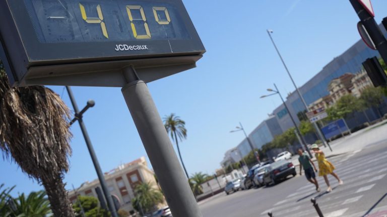 El calor causa dos muertos en la Comunitat Valenciana, uno de ellos «tras sentirse indispuesto en el trabajo»