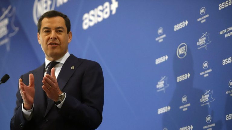 Andalucía amplía el contrato a dedo con clínicas privadas para asistir el verano tras cerrar el 75% de centros públicos de tarde