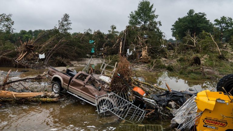 Las muertes en Texas superan las 80 personas mientras Trump elude responsabilidades por recortar en servicios de emergencias y meteorológico