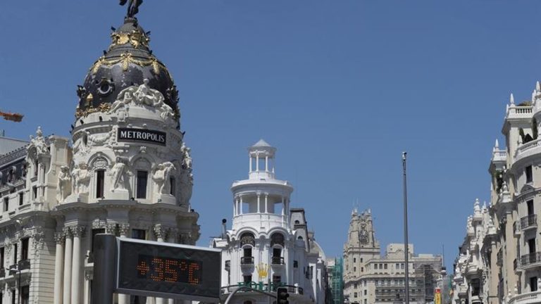 Altas temperaturas para el fin de semana en Madrid con aviso amarillo por tormentas en la Sierra
