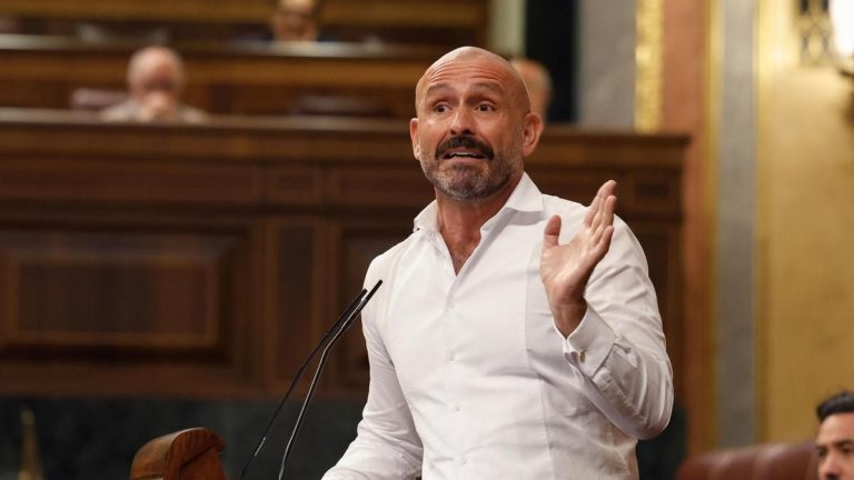 Tellado gana poder interno para «electoralizar» el PP y Feijóo saca a Ana Alós de Igualdad para dárselo a Jaime de los Santos