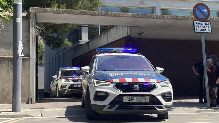 Dos muertos y cinco mossos heridos al atrincherarse un hombre en una casa de Calldetenes (Barcelona)